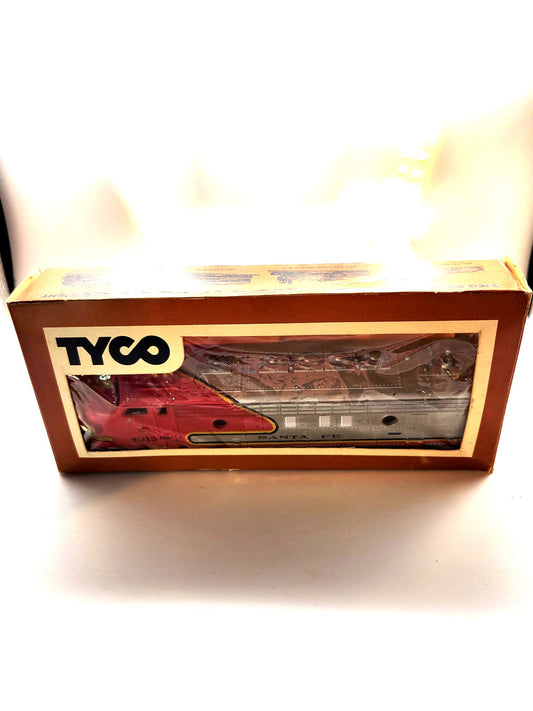 TYCO Trains HO Scale Santa Fe #4015 Locomotive Train Car