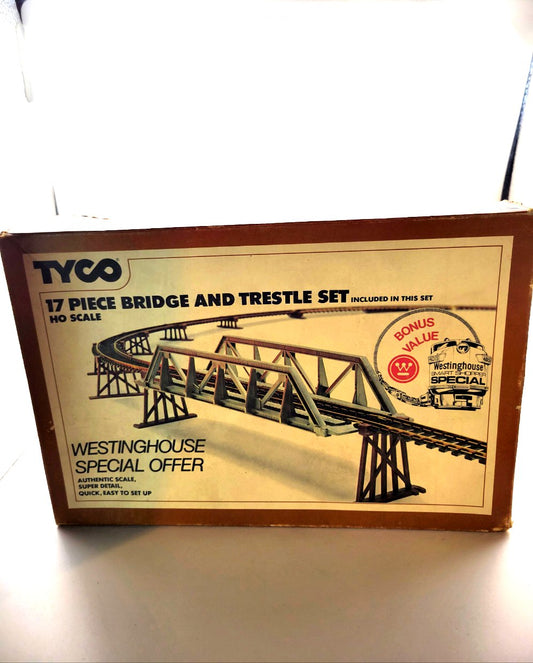 TYCO Trains HO Scale 17 Piece Bridge and Trestle Set